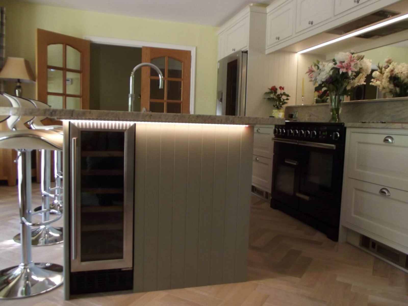 Bespoke Kitchens, from Penyard Kitchens. We design, manufacture and install bespoke kitchens and bedrooms. From traditional kitchens to the latest modern designs, bespoke bedrooms, bespoke rooms, under stairs storage, media walls, home offices, bookcases, utility rooms, bespoke carpentry for Ross on Wye, Herefordshire, Forest of Dean, Gloucestershire, Monmouthshire bespoke kitchens