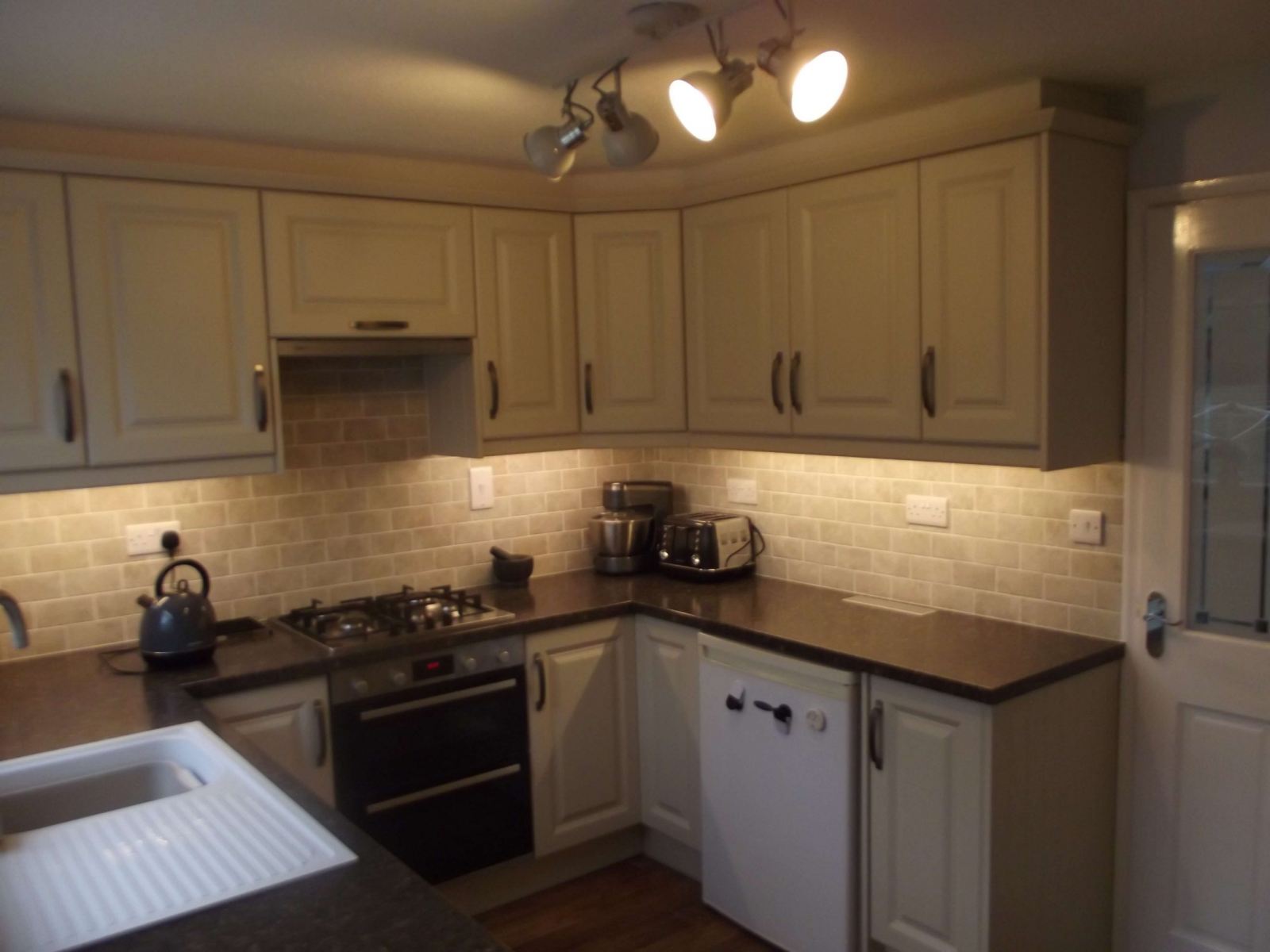 Bespoke Kitchens, from Penyard Kitchens. We design, manufacture and install bespoke kitchens and bedrooms. From traditional kitchens to the latest modern designs, bespoke bedrooms, bespoke rooms, under stairs storage, media walls, home offices, bookcases, utility rooms, bespoke carpentry for Ross on Wye, Herefordshire, Forest of Dean, Gloucestershire, Monmouthshire bespoke kitchens